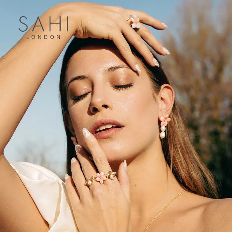 Golden Bee & Pearl Ring - SAHI London | Handcrafted Jewellery Handbags & T-shirt Fashion
